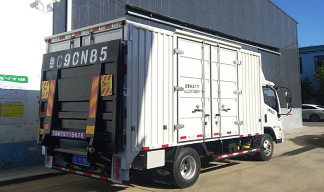 頂梁柱汽(qi)車升降尾(wěi)闆優點分(fèn)析