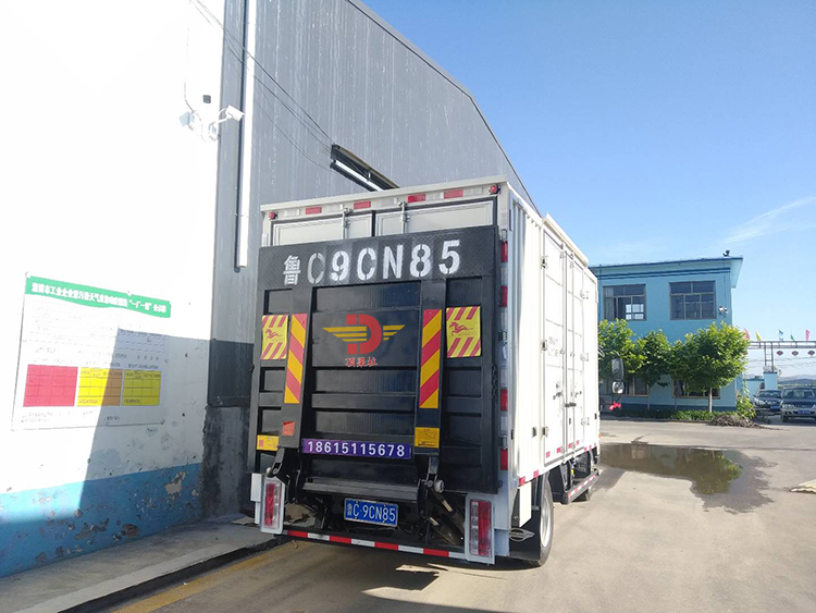 2.0T懸臂式(shì)汽車尾闆(pǎn)