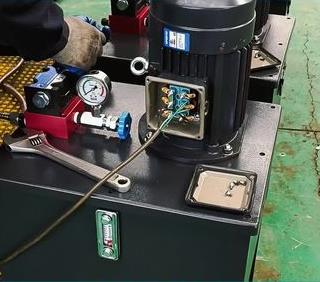 國立液(ye)壓,重注安全生(shēng)産意識,用心生(shēng)産