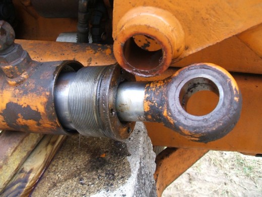 裝載機活(huó)塞杆的拆卸步(bu)驟拆下密封件(jian)圖